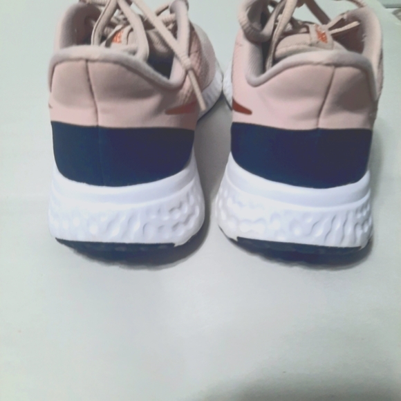 Nike Revolution 5 Sneakers Shoes Womens Sz 6.5 Barely Rose Athletic Running - Picture 4 of 8